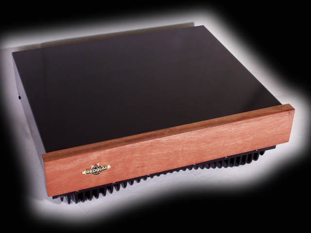 Click for more pics of the REDGUM RGH900 Amplifier